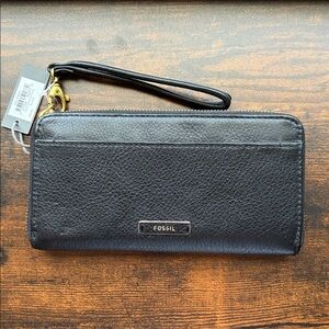 NWT Fossil Julia Black Pebbled Leather Wristlet Clutch with Gold Hardware